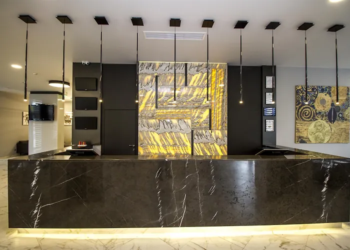 Western Premium מלון