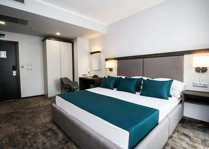 מלון Western Premium 4*